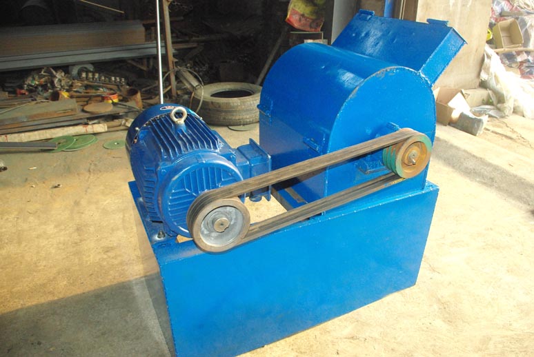 粉餅機，碎餅機，大餅打碎機，花生茶籽大豆餅粉碎機